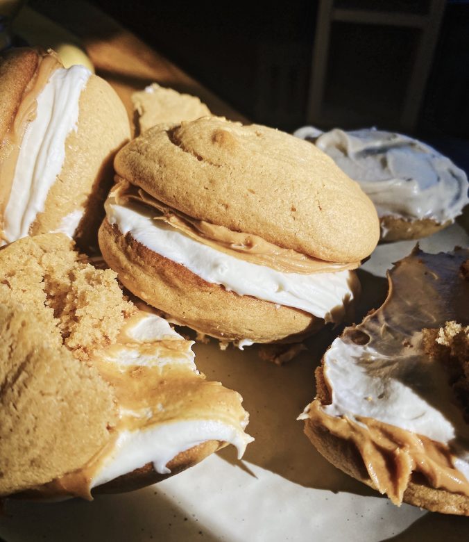 Fluffernutter Whoopie Pies / Peanut Butter Whoopie Pies