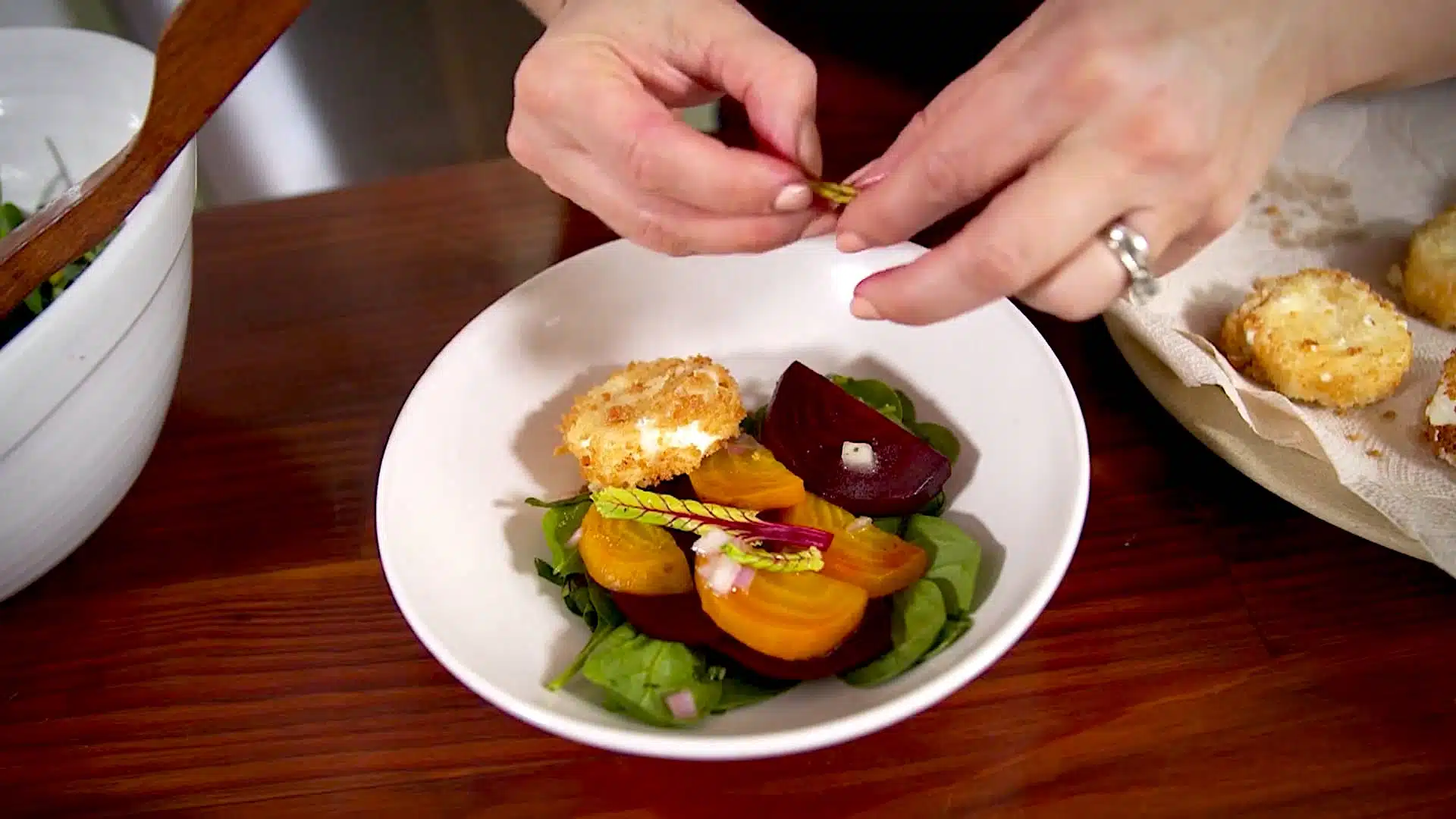 How to Make a Hearty Beet Salad With Spinach and Crispy Goat Cheese