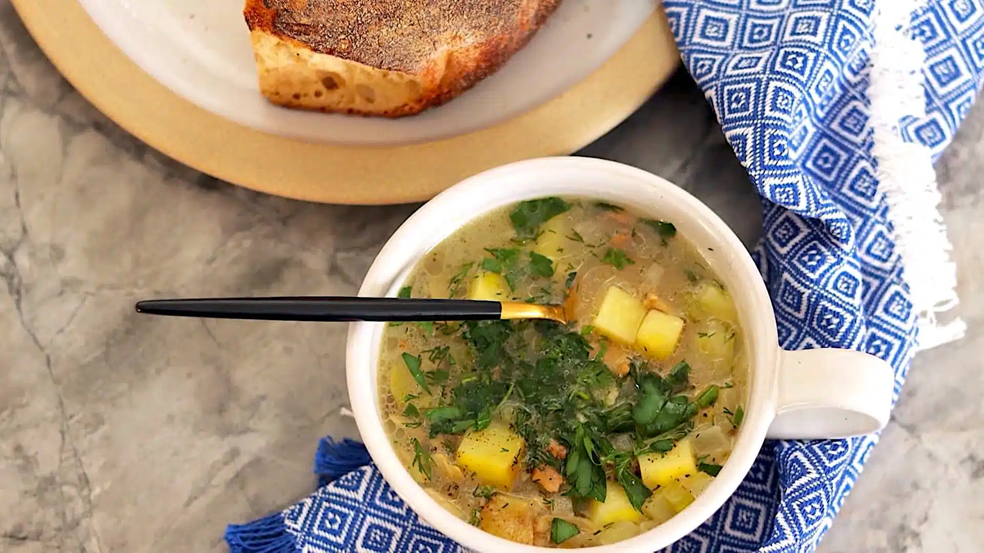 How to Make Rhode Island-Style Clear Broth Clam Chowder