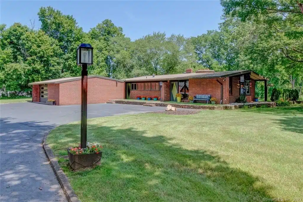 House for Sale: A 1959 Connecticut Mid-Century Modern