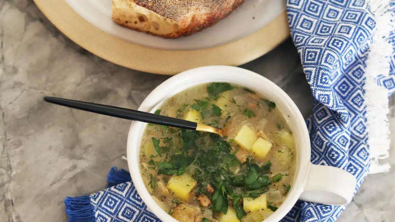 Rhode Island-Style Clear Clam Chowder